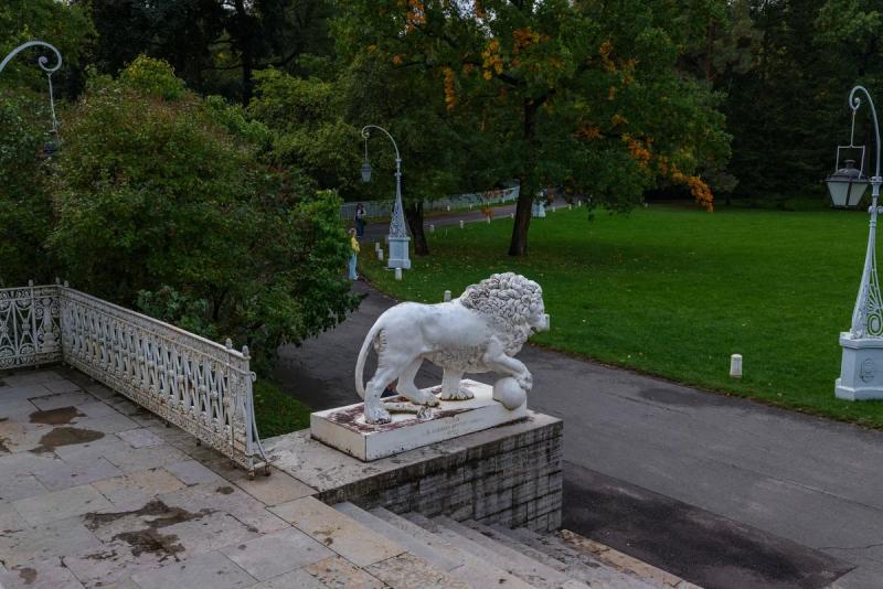 За особой петербургской атмосферой – в городские сады и парки