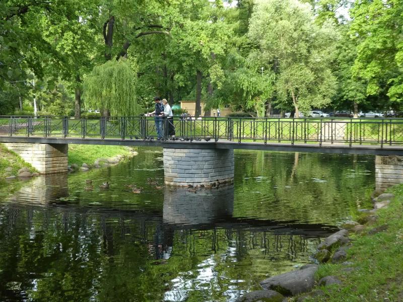 За особой петербургской атмосферой – в городские сады и парки