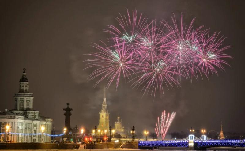 Новогодний Санкт-Петербург: новые маршруты и популярные программы